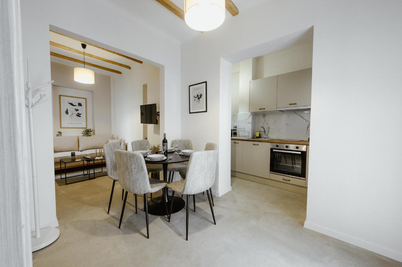 Lb Luxury Apartments Волос Екстериор снимка