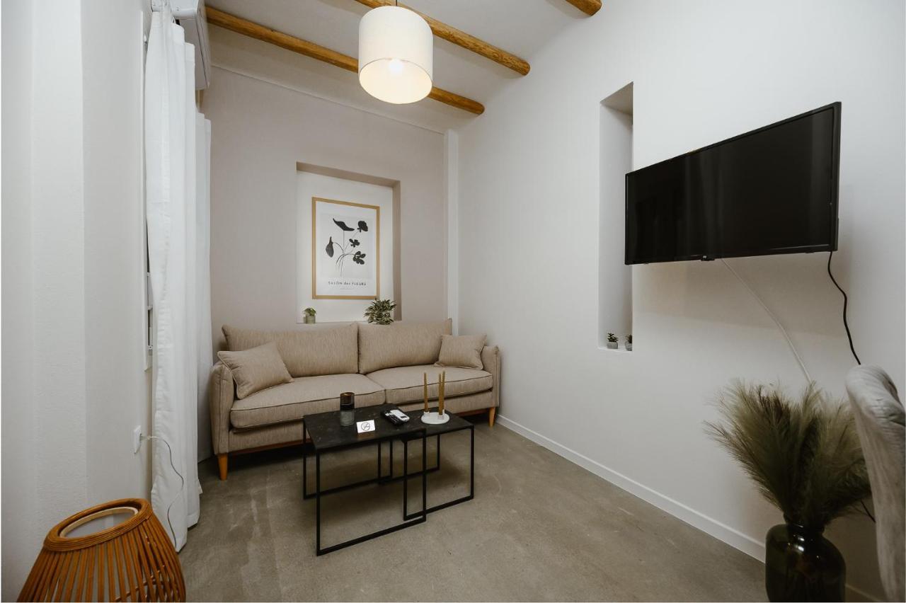 Lb Luxury Apartments Волос Екстериор снимка