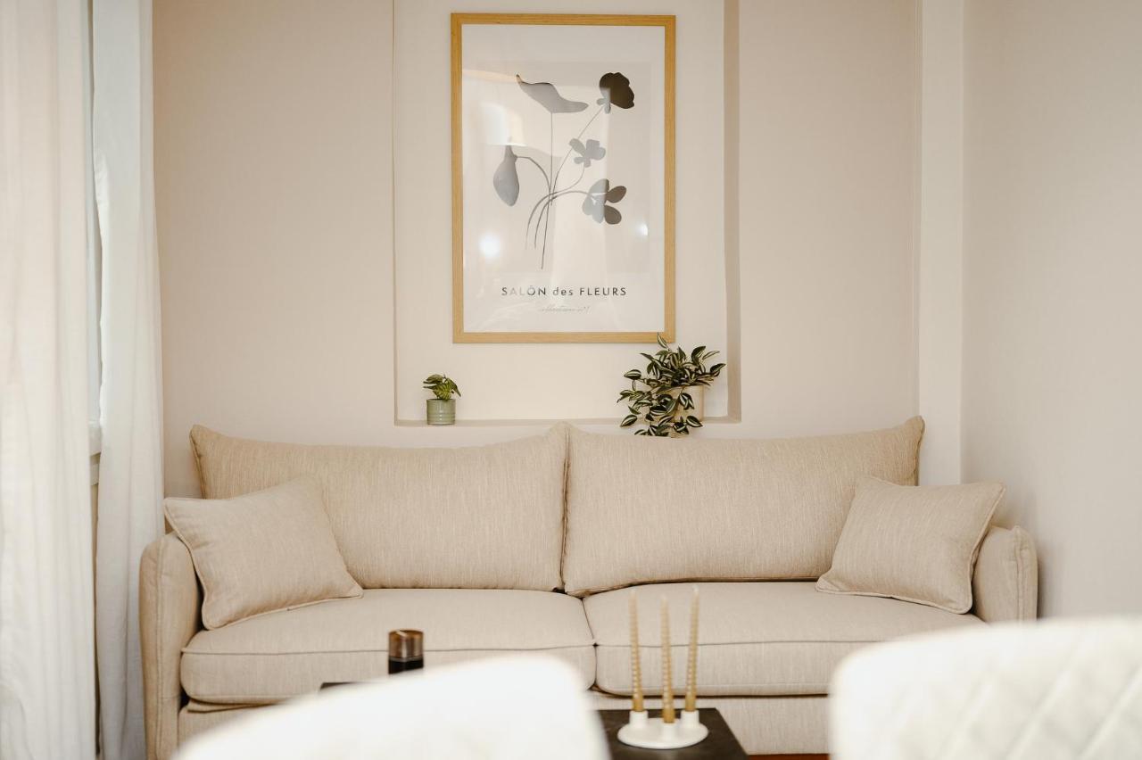 Lb Luxury Apartments Волос Екстериор снимка