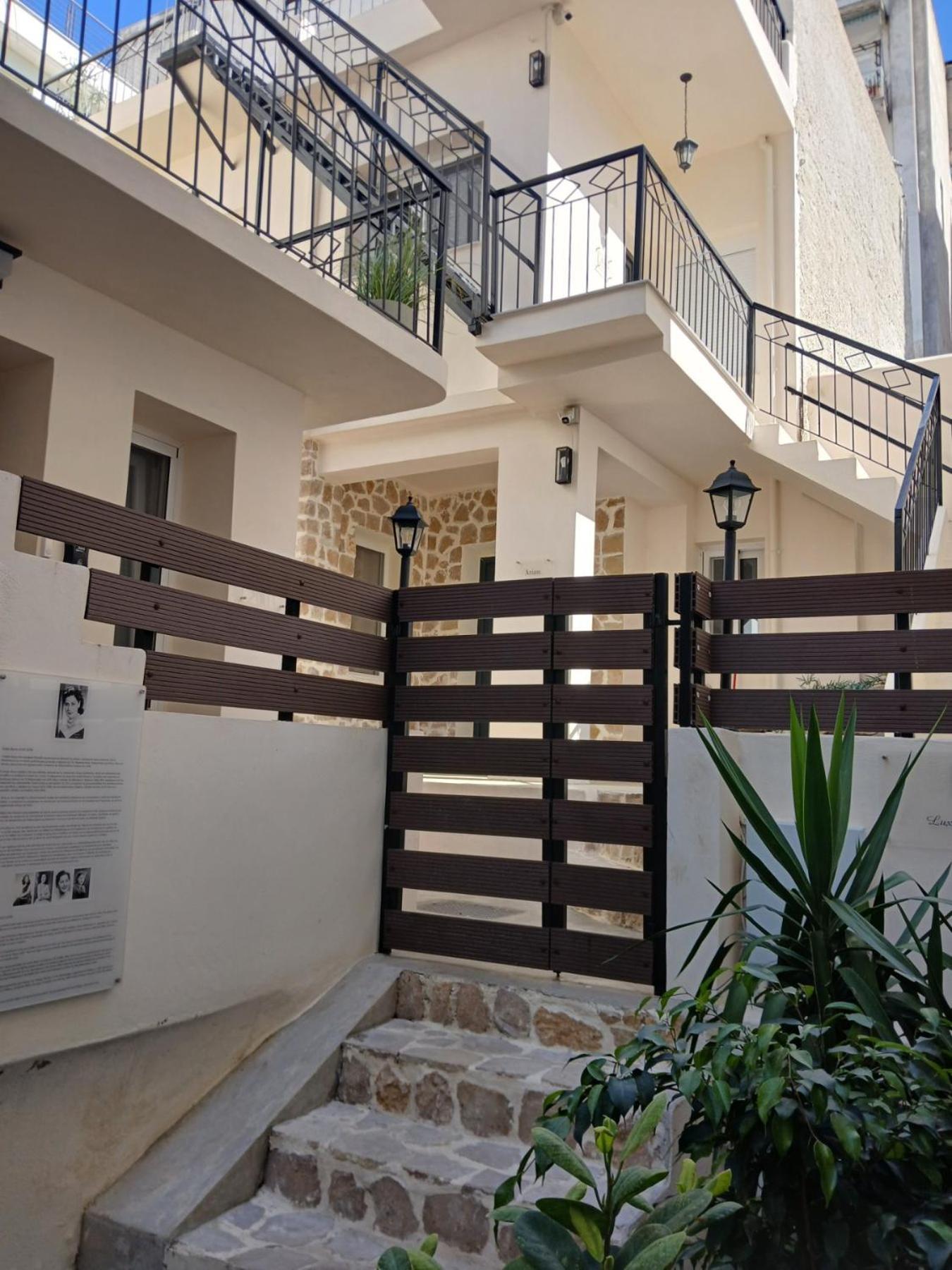 Lb Luxury Apartments Волос Екстериор снимка