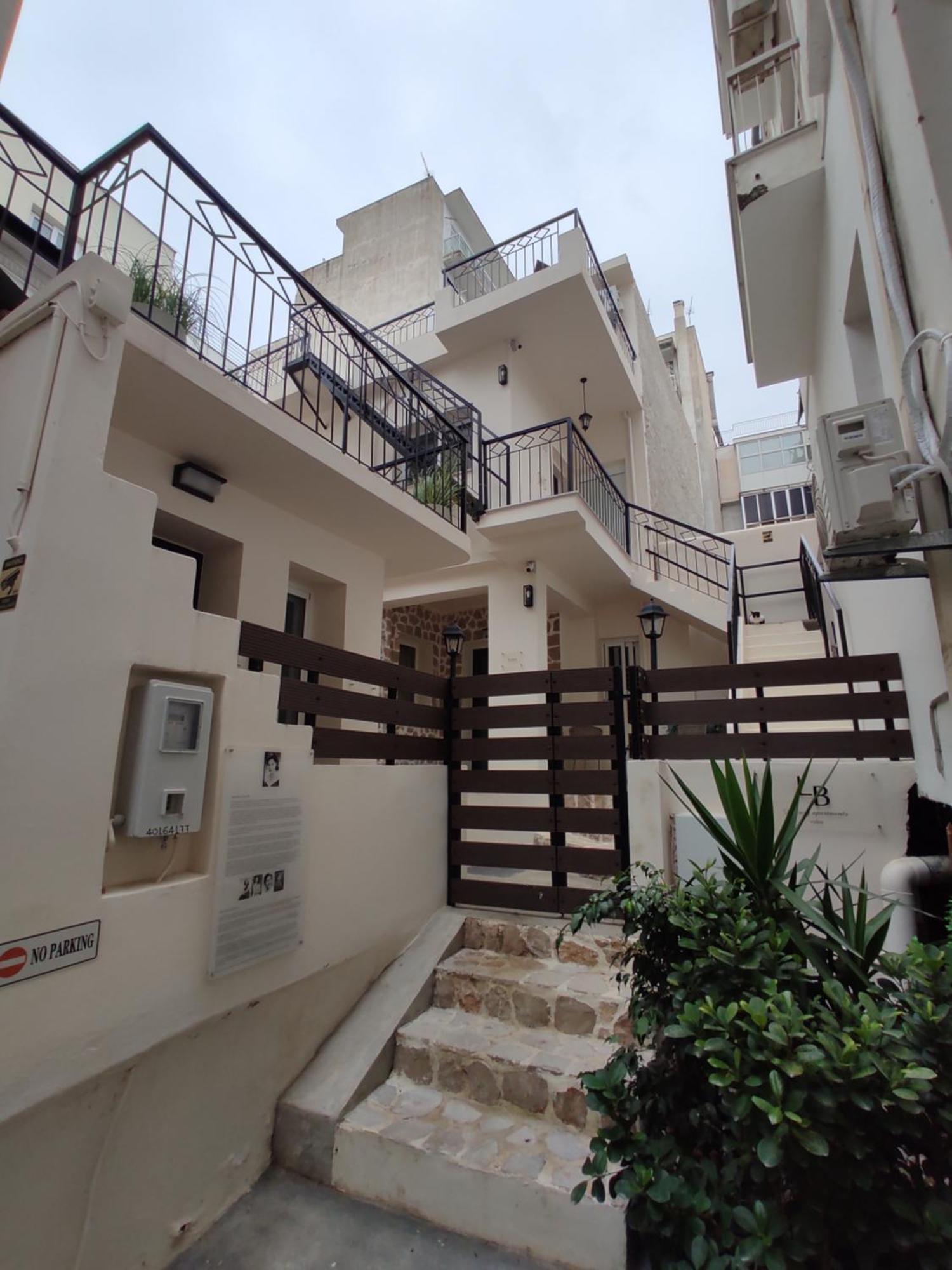 Lb Luxury Apartments Волос Екстериор снимка
