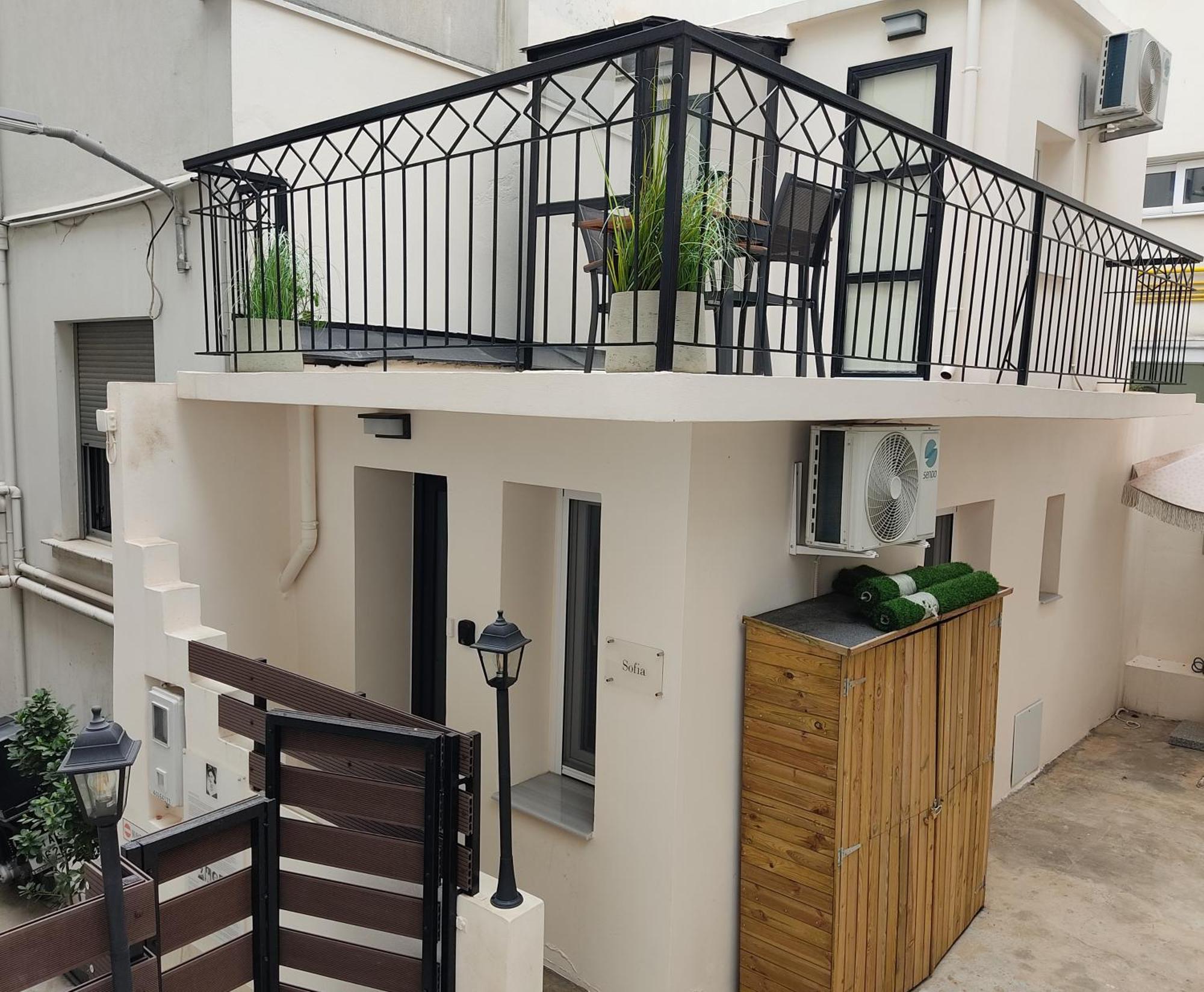 Lb Luxury Apartments Волос Екстериор снимка